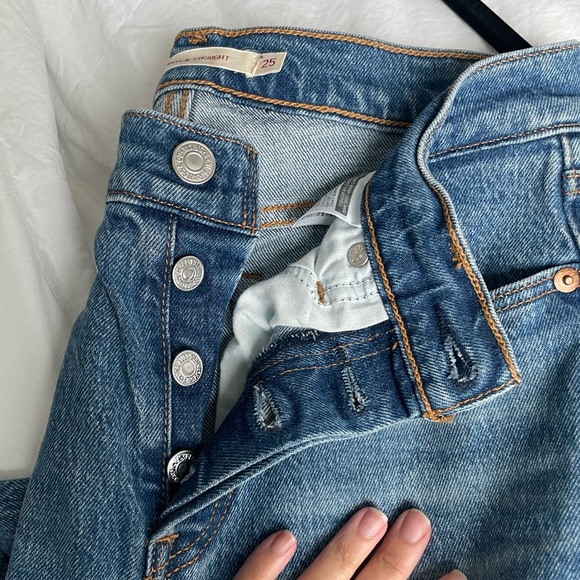 Levi’s Wedgie Straight Jeans - Picture 5 of 7